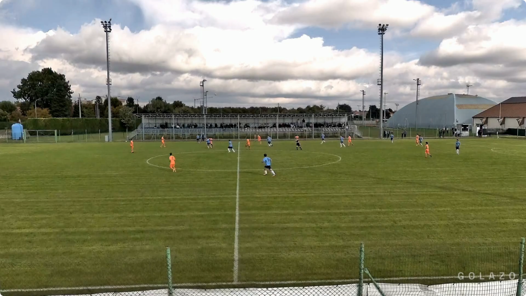 Partita di calcio dilettantistico ripresa con Golazo